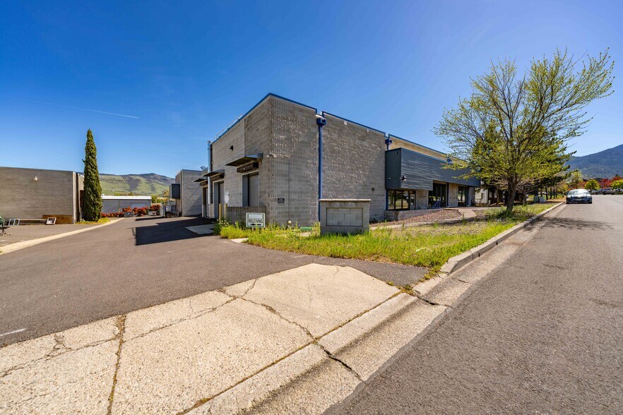 More Photos Of 710 Jefferson Ave, Ashland Light Manufacturing For Lease