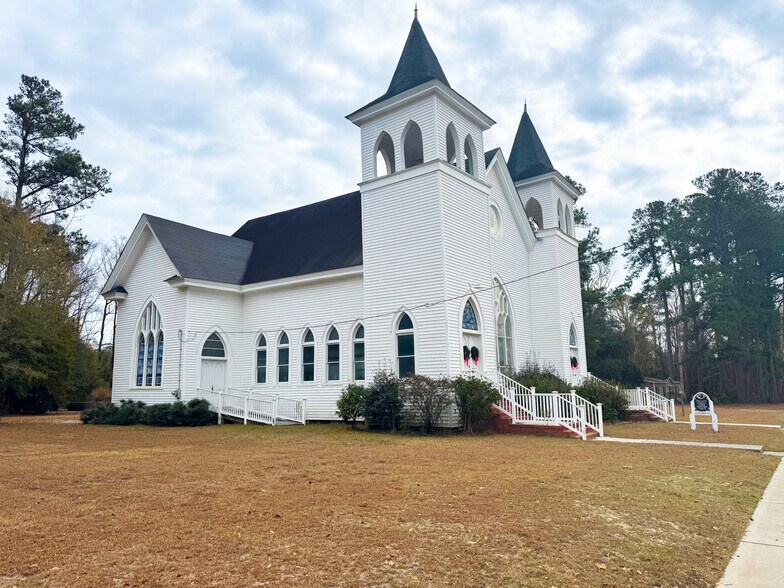 Primary Photo Of 27922 Lowcountry Hwy, Smoaks Specialty For Sale