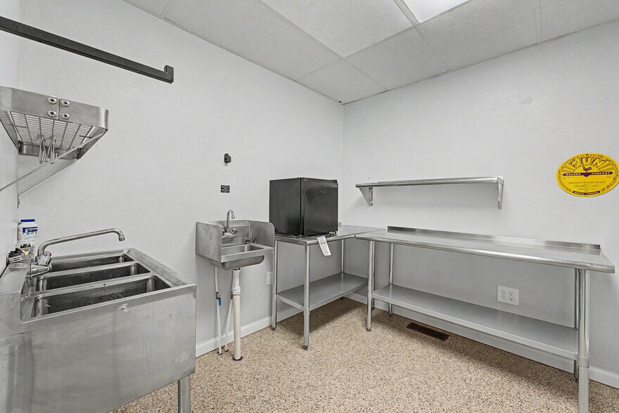 More Photos Of 109 Main St SE, Gravette Office For Sale