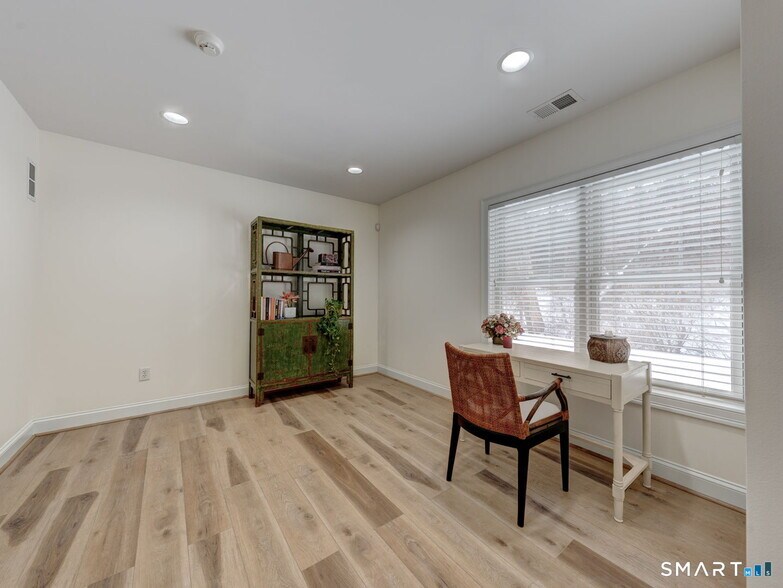 More Photos Of 225 Oakland Rd, South Windsor Office For Sale