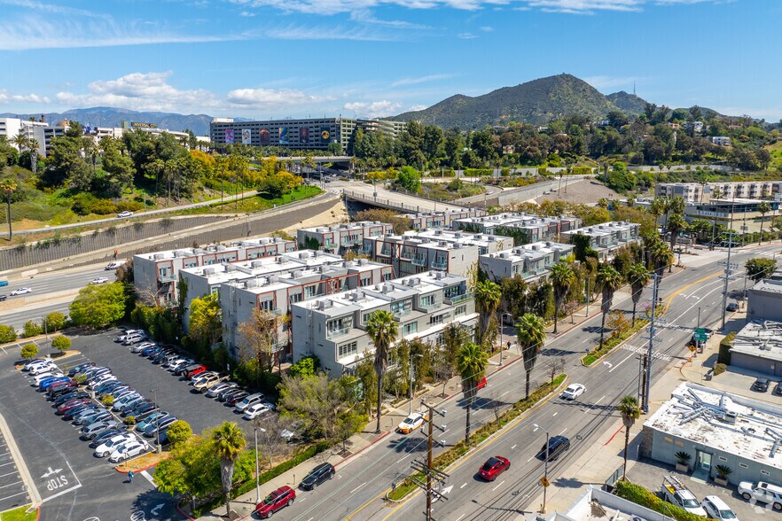 More Photos Of 3450 Cahuenga Blvd W, Los Angeles Office Residential For Lease