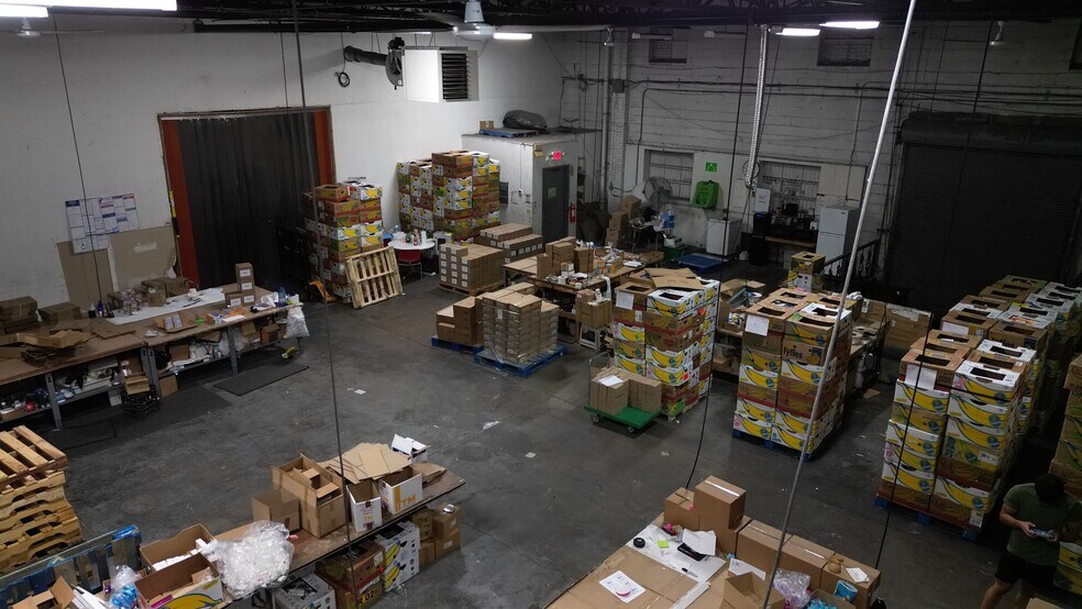 More Photos Of 75-79 Commercial Ave, Garden City Warehouse For Lease