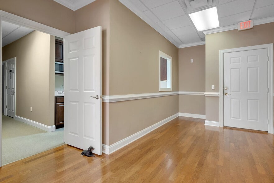 More Photos Of 2104 Delta Way, Tallahassee Office For Sale