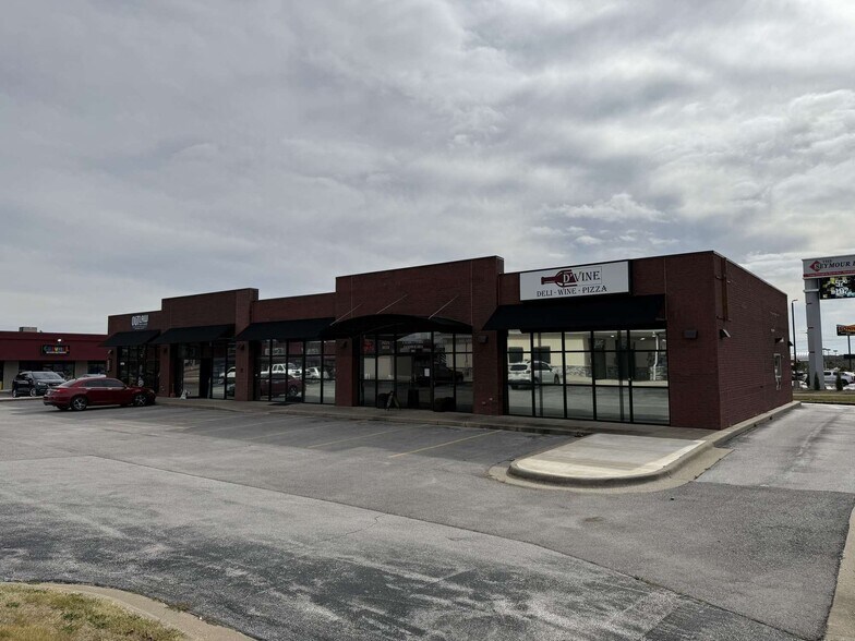 More Photos Of 432 S Mill St, Rogersville General Retail For Lease