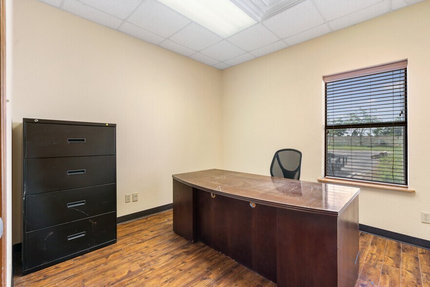 More Photos Of 26069 Springer Cemetary Rd, Hockley Flex For Sale