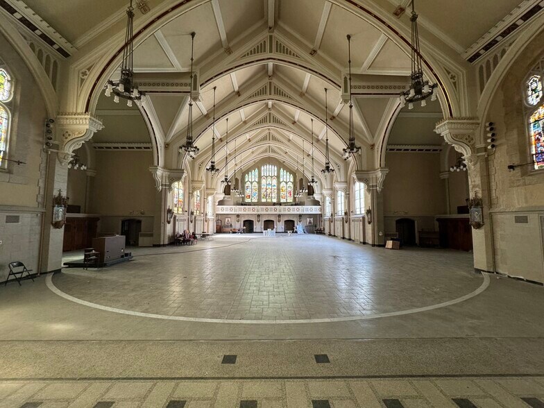More Photos Of 1000 47th St, Chicago Religious Facility For Sale