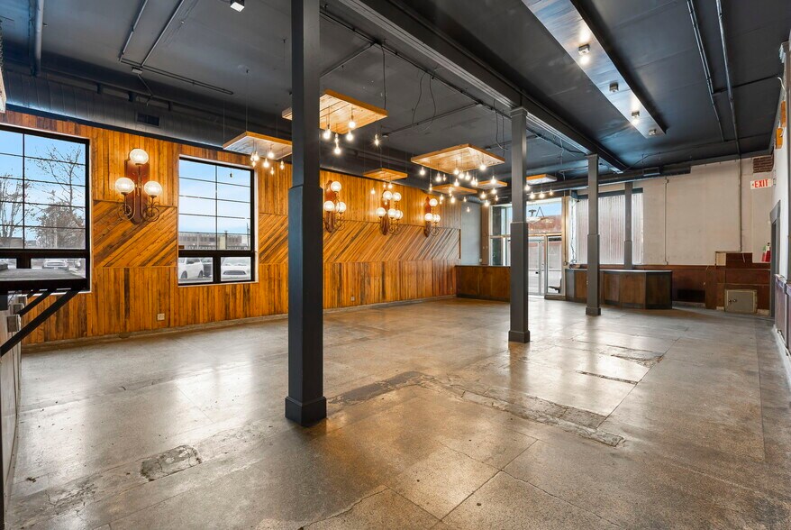 More Photos Of 408 W Walnut St, Springfield Storefront Retail Residential For Lease