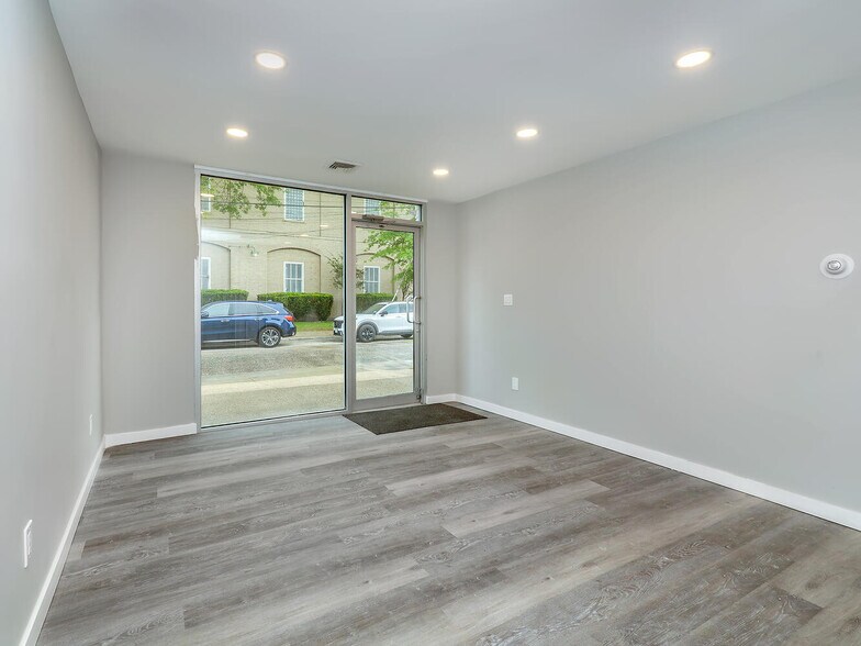 More Photos Of 31 Myrtle St, Manhasset Freestanding For Lease