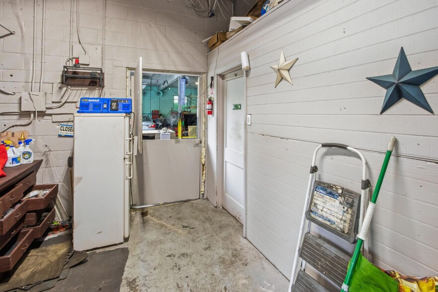 More Photos Of 344 Indian Ave, Bridgeton Auto Repair For Sale