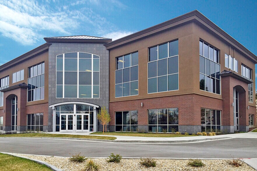 More Photos Of 7927 S High Point Pky, Sandy Office For Lease