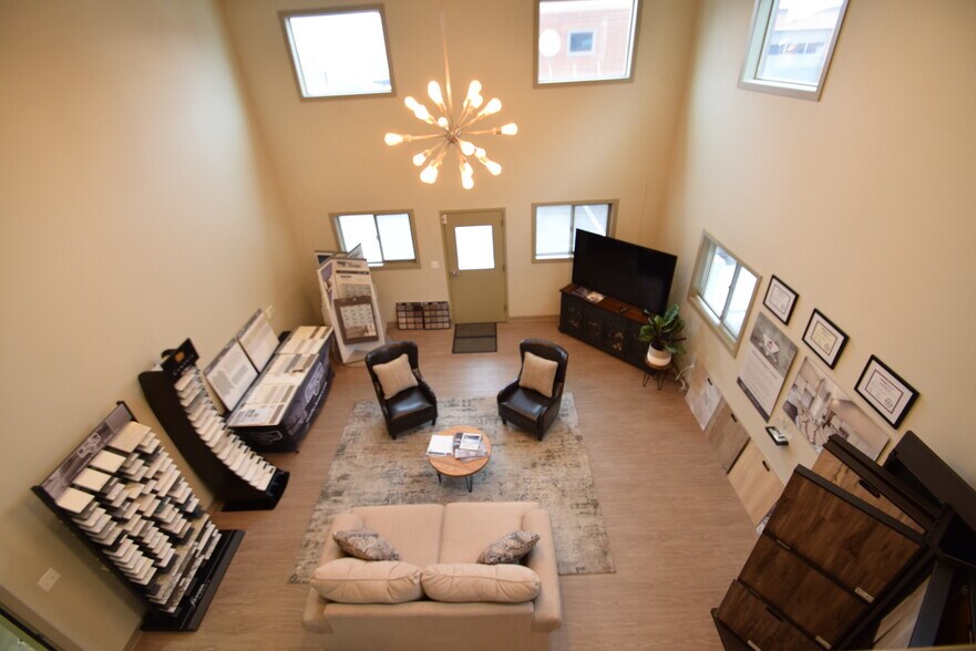 More Photos Of 611 NE Jackpine Ct, Redmond Distribution For Lease