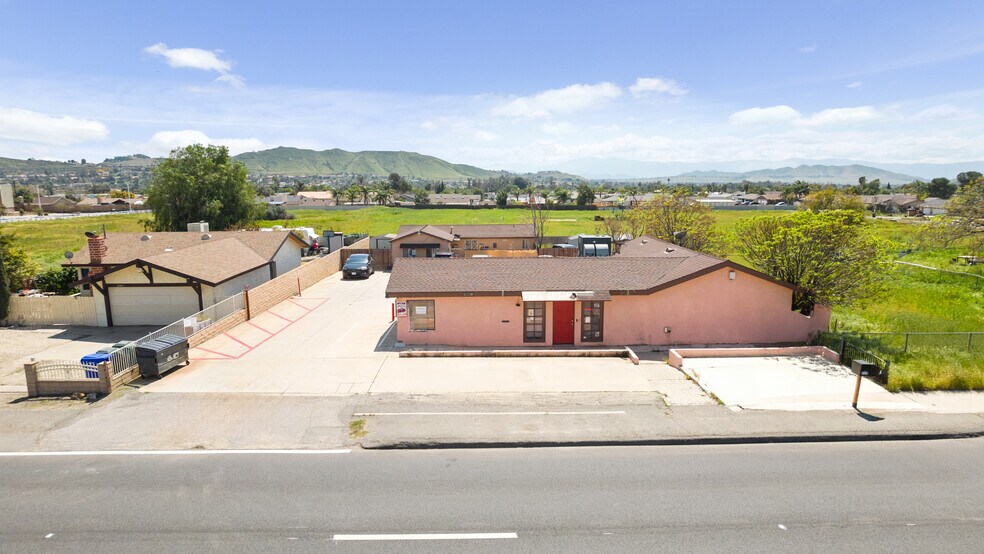 More Photos Of 8320-8322 Mission Blvd, Jurupa Valley Storefront Retail Office For Sale
