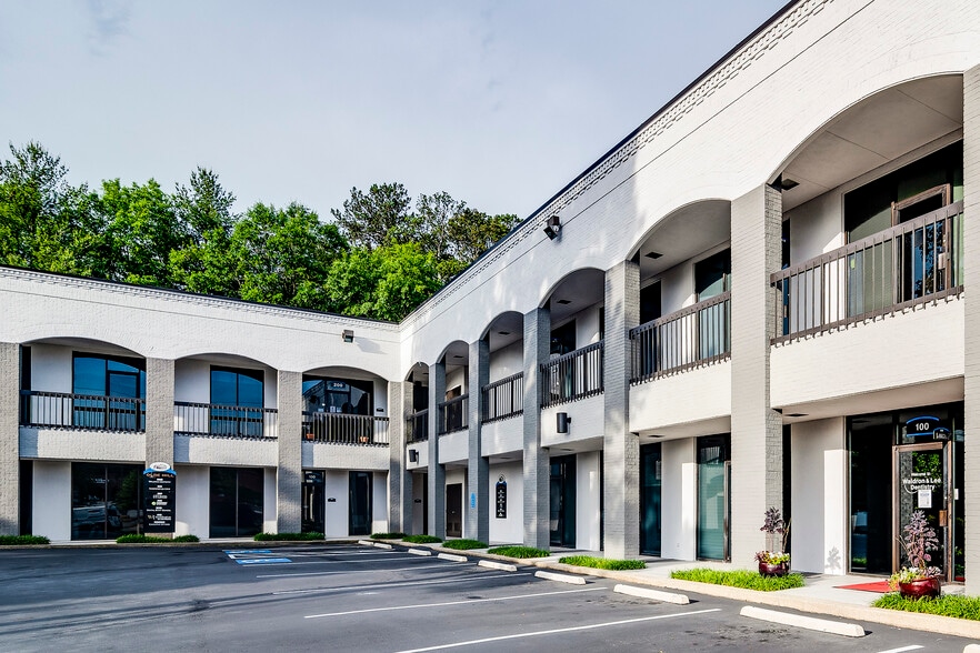 More Photos Of 3020 Roswell Rd NE, Marietta Medical For Lease