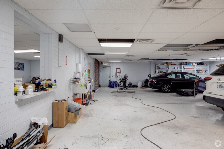 More Photos Of 9211 N 9th Ave, Phoenix Service For Sale