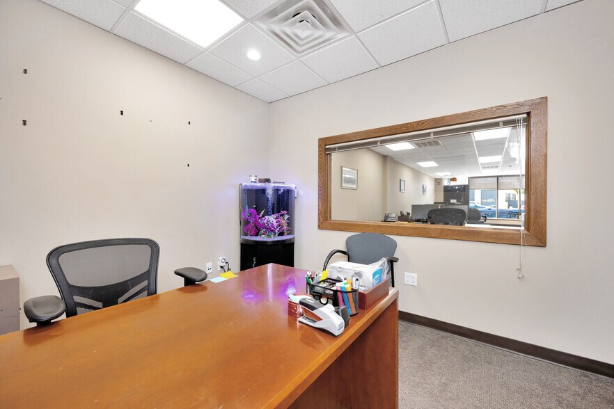 More Photos Of 245-249 W Montauk Hwy, Lindenhurst Office For Lease