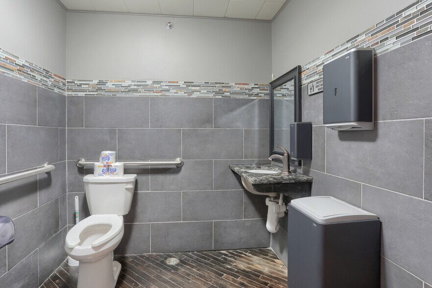 More Photos Of 124 N. 5th Street, Lebanon Warehouse For Sale