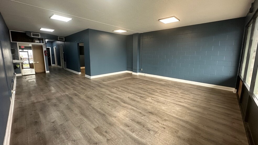 More Photos Of 1051 14th Ave, Longview General Retail For Lease