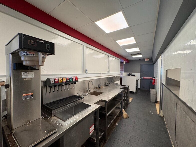 More Photos Of 4765 Montgomery Rd, Cincinnati Restaurant For Sale