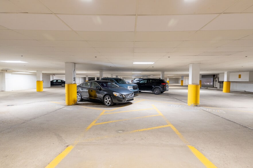 More Photos Of 1301 W Long Lake Rd, Troy Office For Lease