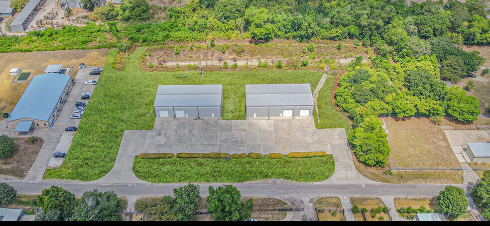 Primary Photo Of 315 Industrial Park Blvd, Willis Light Manufacturing For Sale