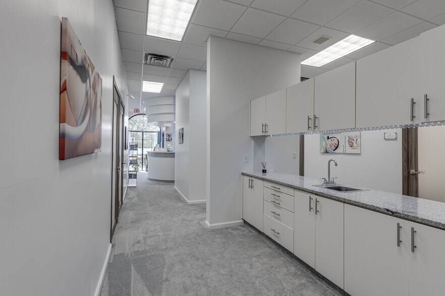 More Photos Of 102-112 Town Center Dr, Warren Office For Lease