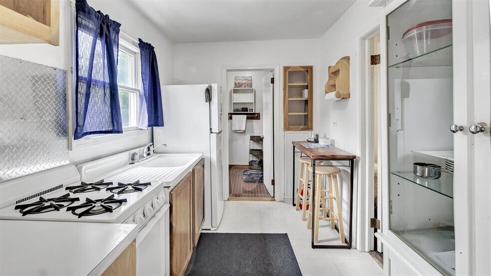 More Photos Of 18 N Shore Rd, Montauk Apartments For Sale