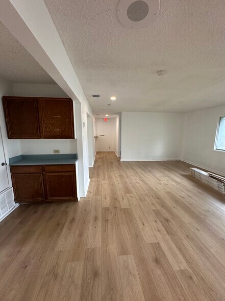 More Photos Of 1420 S Ellison Dr, San Antonio Medical For Lease