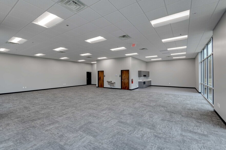 More Photos Of 400 Jerry Steele Ln, McDonough Distribution For Lease