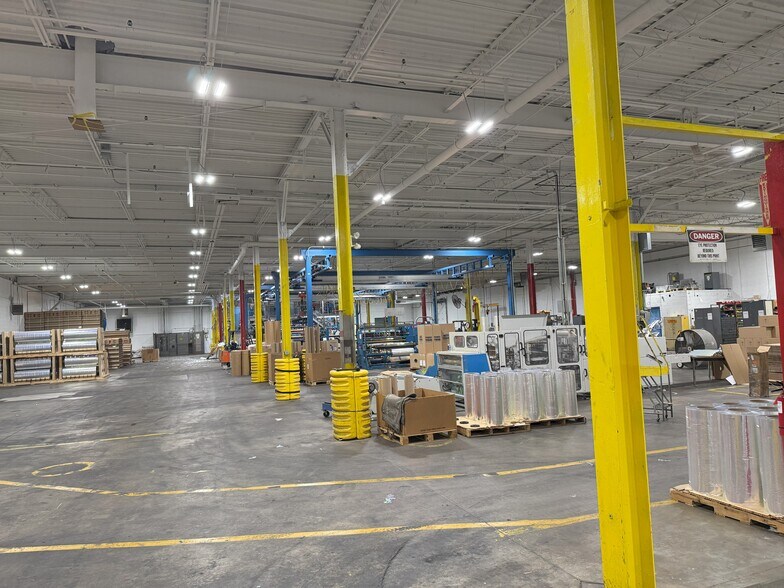 More Photos Of 12 Roberts Rd, Pine Grove Warehouse For Lease