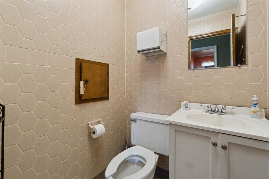 More Photos Of 4344 Richfield Rd, Flint Office For Sale