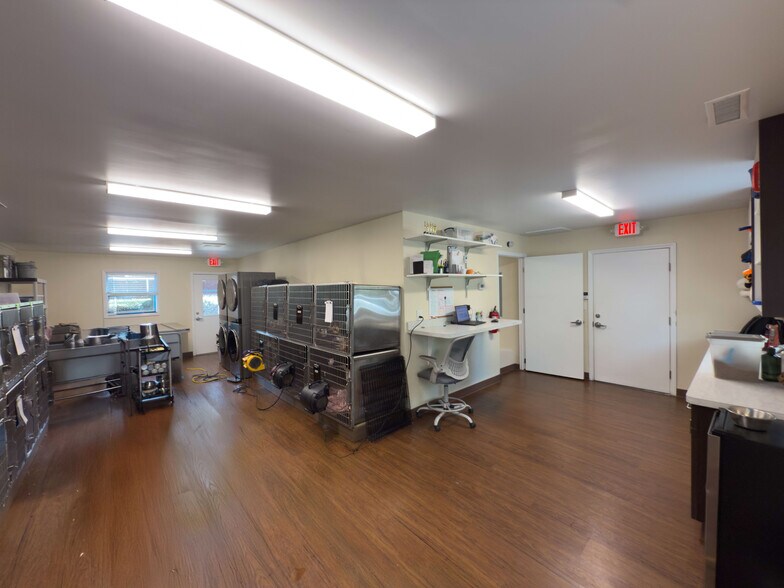 More Photos Of 6916 Harrisburg Rd, Charlotte Office For Sale