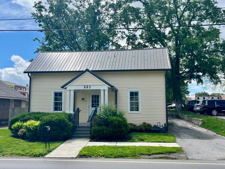 More Photos Of 223 Bridge St, Franklin Storefront Retail Office For Lease