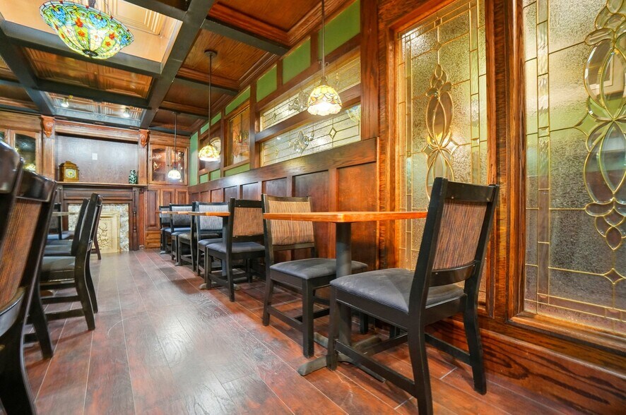 More Photos Of 2336 Northmoor Dr, Springfield Freestanding For Sale