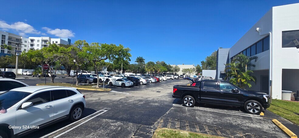 More Photos Of 175 Fontainebleau Blvd, Miami Office For Lease