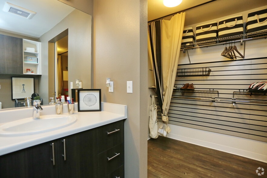 More Photos Of 4535 12th Ave NE, Seattle Apartments For Lease