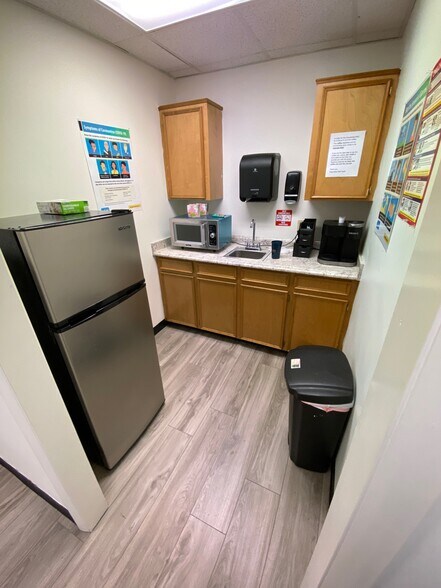 More Photos Of 2112 N Bolton Ave, Alexandria Service For Sale