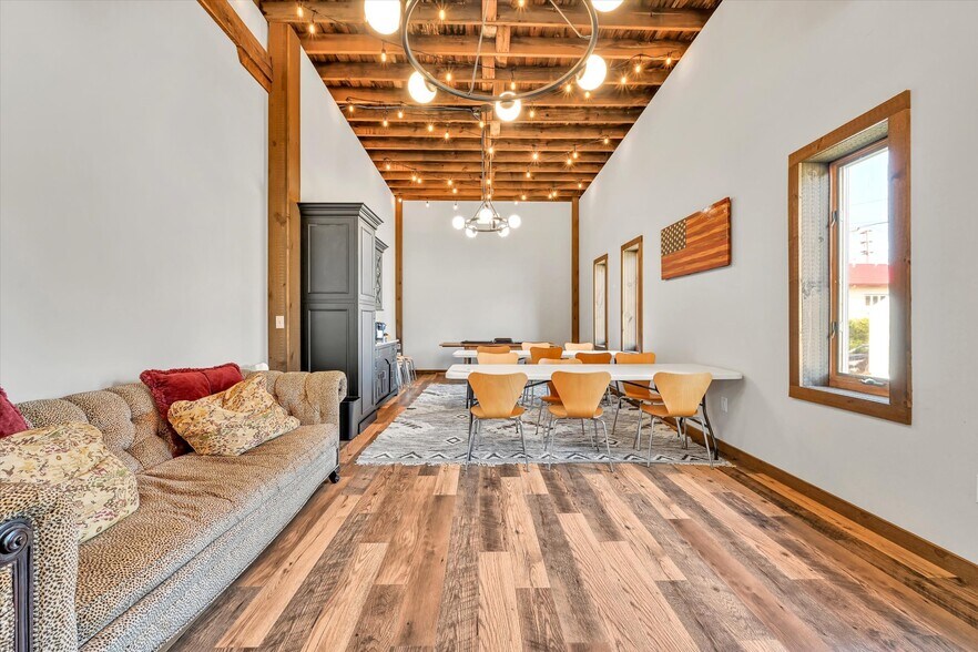 More Photos Of 1400 Maple St, Pottstown Light Distribution For Lease