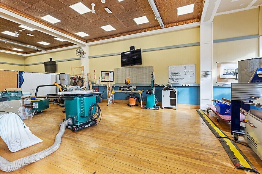 More Photos Of 78 Water St, Skowhegan Storefront Retail Office For Sale