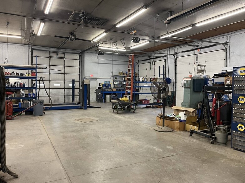 More Photos Of 1006 Covington St, Crawfordsville Warehouse For Sale