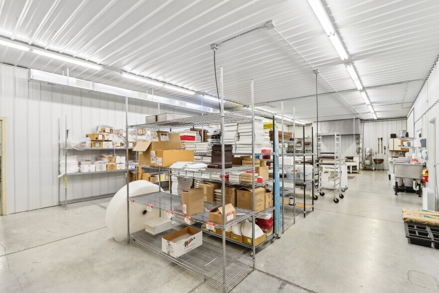 More Photos Of 680 Enterprise Dr, Lake Mills Freestanding For Lease