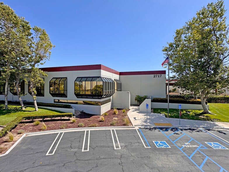 More Photos Of 2717 Aviation Way, Santa Maria Warehouse For Lease