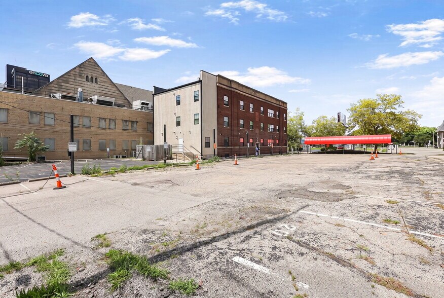More Photos Of 595 E Broad St, Columbus Apartments For Sale