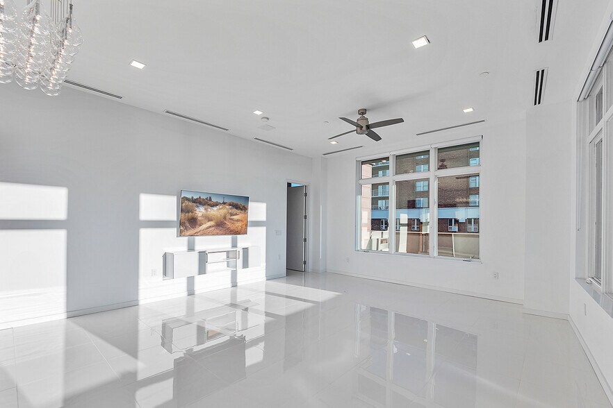 More Photos Of 400 S Old Woodward Ave, Birmingham Apartments For Sale