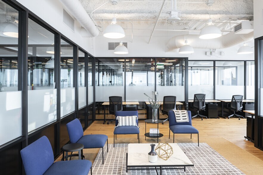 More Photos Of 555 W 5th St, Los Angeles Office For Lease