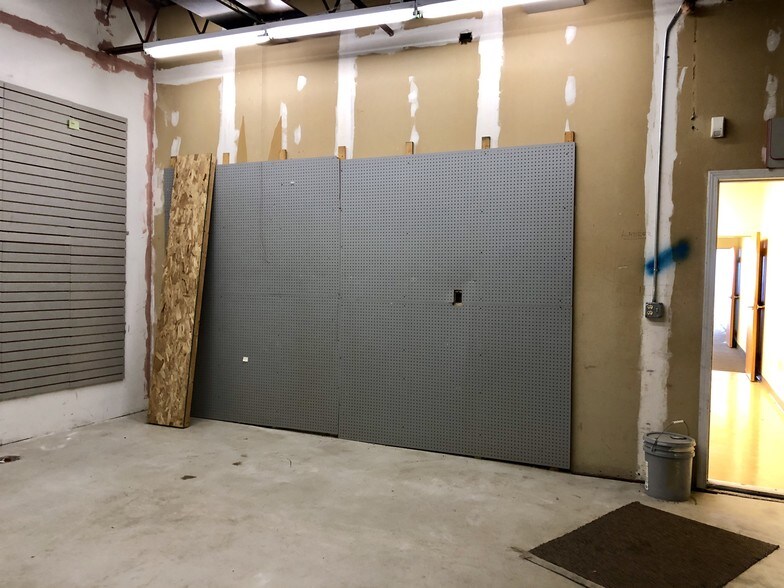 More Photos Of 1324-1424 E Grandview Blvd, Erie Unknown For Lease