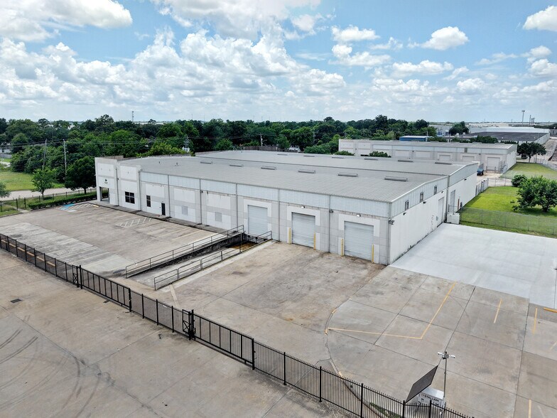 More Photos Of 7425 Major St, Houston Warehouse For Lease