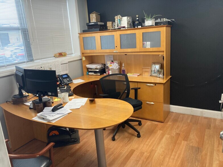 More Photos Of 4090 Austin Blvd, Island Park Service For Lease