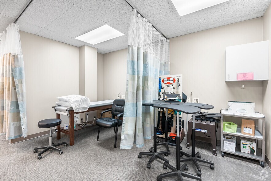 More Photos Of 2900 Main St, Stratford Medical For Sale