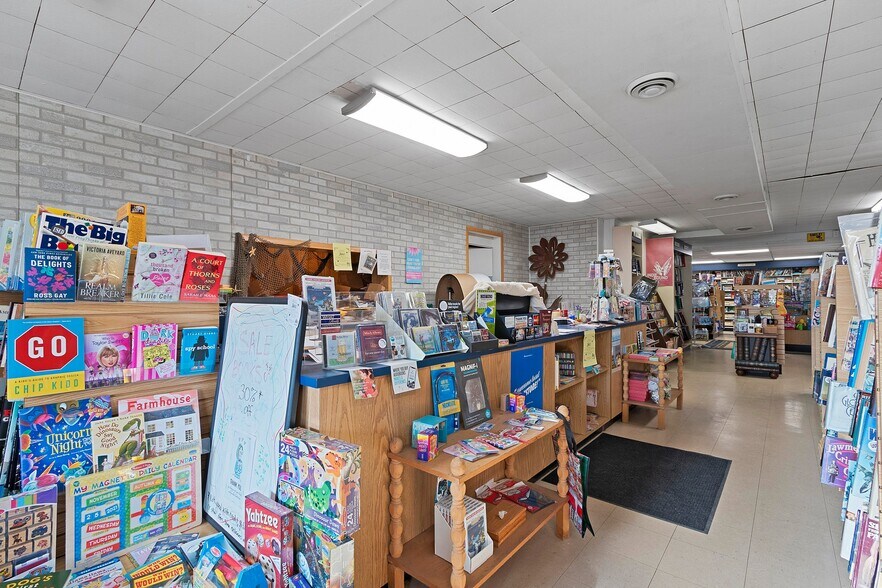 More Photos Of 302 Collins Ave, Oconto General Retail For Sale