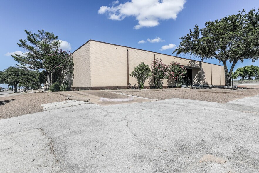 More Photos Of 7471 Marvin D Love Fwy, Dallas General Retail For Sale